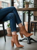 Bota de Cano Curto com Salto Alto