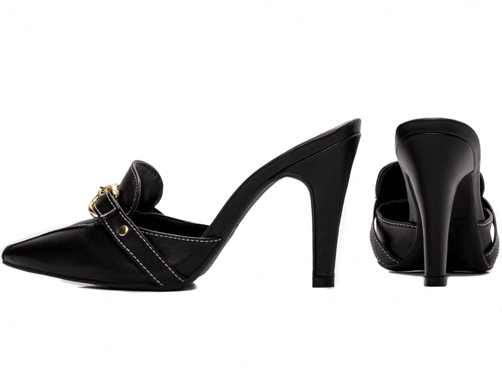 Scarpin Mule Preto com Detalhes Dourados