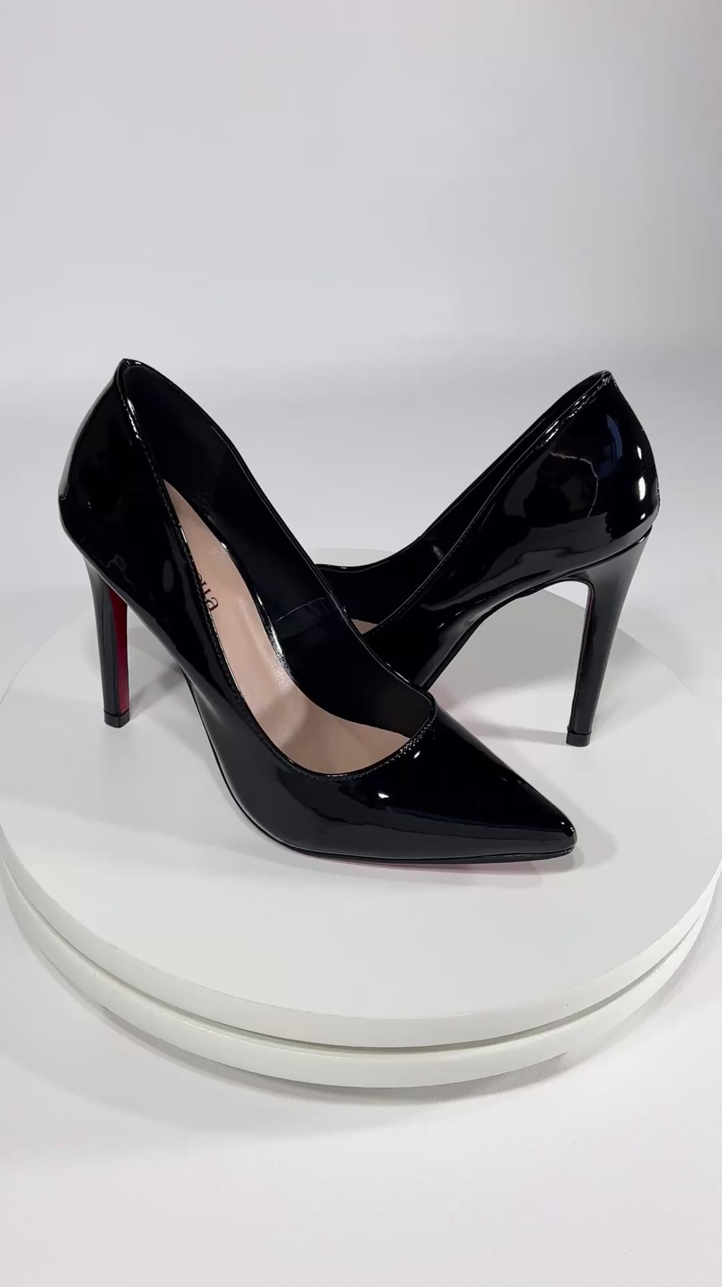 Scarpin Verniz Preto com Solado Vermelho